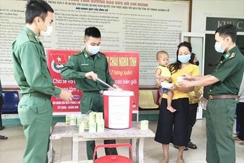 'Bát cháo nhân ái' của Bộ đội Biên phòng