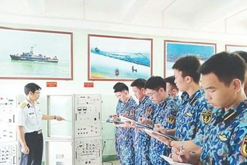 Truyền thụ kinh nghiệm chiến đấu cho học viên