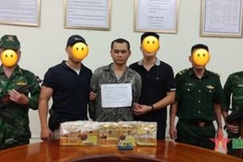 Bắt đối tượng vận chuyển 5kg ma túy dạng đá