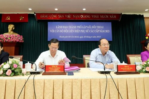 Lãnh đạo TPHCM lắng nghe tâm tư, đề xuất của phụ nữ