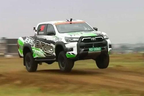 Xe bán tải Toyota Hilux 2024 sẽ có thêm công nghệ mild-hybrid