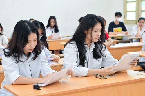 Nhân lên những câu chuyện đẹp mùa thi