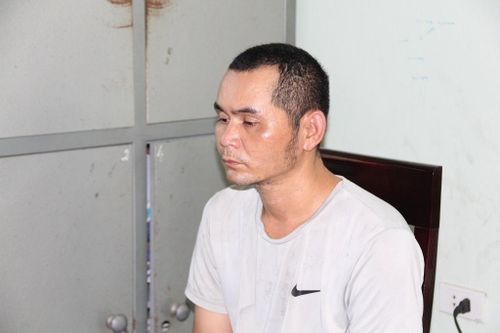 Bị vây bắt, kẻ buôn ma túy dùng dao chống trả công an