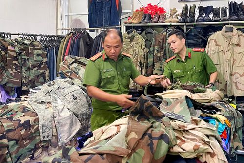 Phát hiện nhiều áo quần 'rằn ri' nhập lậu tại TP Huế