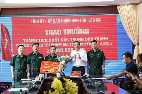 Lào Cai: Trao thưởng đột xuất về thành tích xuất sắc trong phá 2 chuyên án, thu giữ 16 bánh heroin