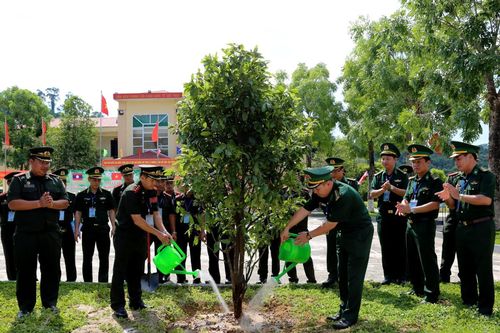Chương trình Giao lưu sĩ quan trẻ Biên phòng Việt Nam - Lào lần thứ 2 thành công tốt đẹp