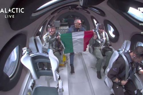 Virgin Galactic thực hiện chuyến bay thương mại đầu tiên vào vũ trụ