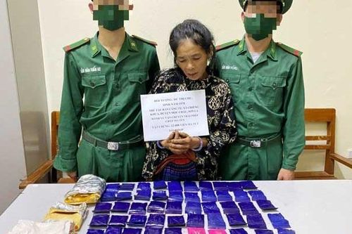Sơn La: Bắt 'nữ quái' mang 12.000 viên ma túy tổng hợp đi tiêu thụ