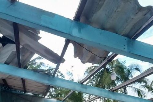 Lốc xoáy gây thiệt hại 46 căn nhà ở Vĩnh Long