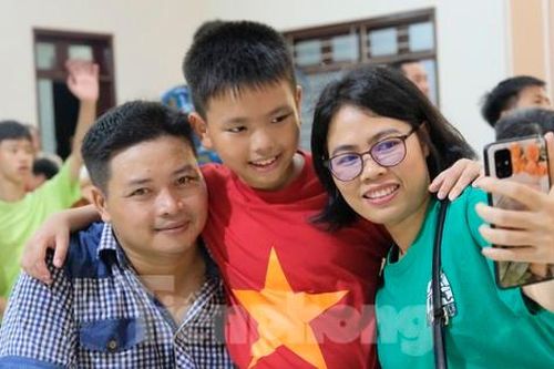 Phụ huynh ngỡ ngàng về tiến bộ của 'chiến sĩ nhí' sau Học kỳ trong Quân đội