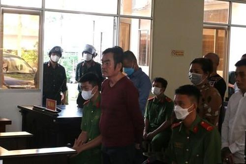Đâm trọng thương chủ quán karaoke trên bàn nhậu