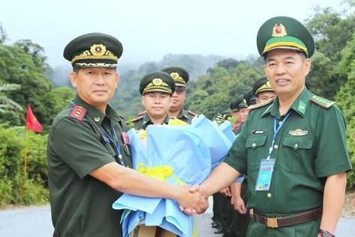 Sĩ quan trẻ Biên phòng Việt - Lào chung tay xây dựng biên giới hòa bình
