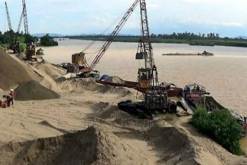 Ba người khai thác cát trái phép bị xử phạt hơn 500 triệu đồng