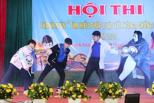 Thanh niên huyện miền núi rẻo cao thi 'Tìm hiểu luật phòng, chống ma túy'