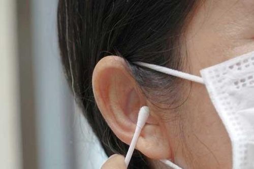 Lý do không nên ngoáy tai thường xuyên