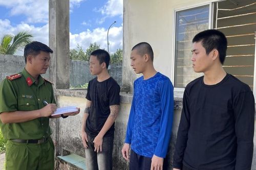 Phê chuẩn khởi tố, bắt tạm giam 3 đối tượng cướp 380 ngàn đồng để...mua rượu