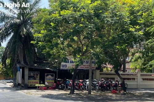 Cần sớm giải tỏa ki ốt bên cạnh nhà lưu niệm đồng chí Nguyễn Thị Minh Khai tại thành phố Vinh