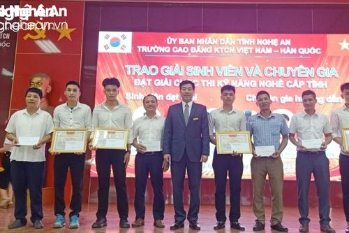 Trường Cao đẳng Kỹ thuật Công nghiệp Việt Nam-Hàn Quốc ký kết hợp tác cung ứng nguồn nhân lực với nhiều doanh nghiệp