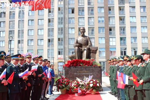 Trang trọng Lễ khánh thành tượng đài Chủ tịch Hồ Chí Minh tại thành phố St. Petersburg (Liên bang Nga)
