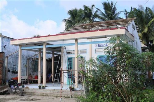 Mưa lớn kèm lốc xoáy khiến gần 50 nhà dân ở Vĩnh Long bị thiệt hại