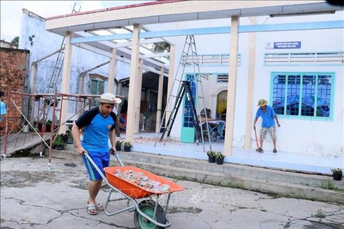 Vĩnh Long: Mưa kèm lốc xoáy làm tốc mái 46 căn nhà