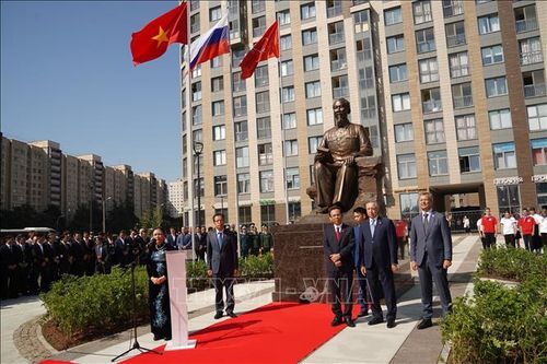 Trang trọng lễ khánh thành tượng đài Chủ tịch Hồ Chí Minh tại St. Petersburg