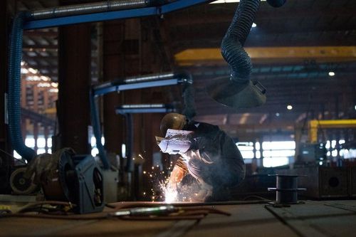 Sản xuất của Trung Quốc tiếp tục sụt giảm
