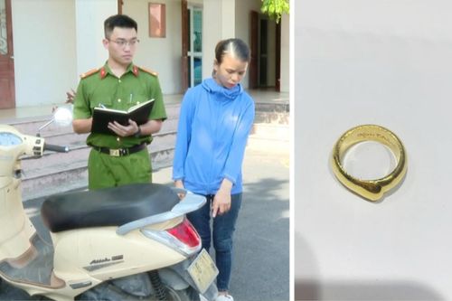 Nữ điều dưỡng khiến chủ tiệm vàng ngớ người sau khi đeo chiếc nhẫn 5 chỉ vào tay