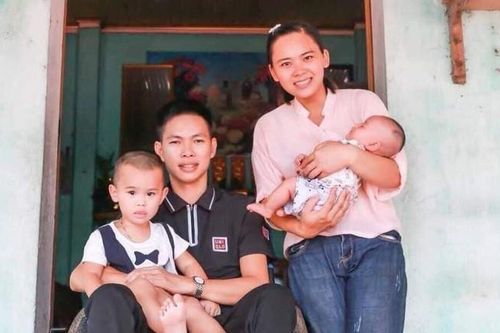 Cãi lời bố mẹ, cô gái quyết cưới chàng trai liệt tứ chi, cuộc sống sau 8 năm đã trả lời mọi câu hỏi