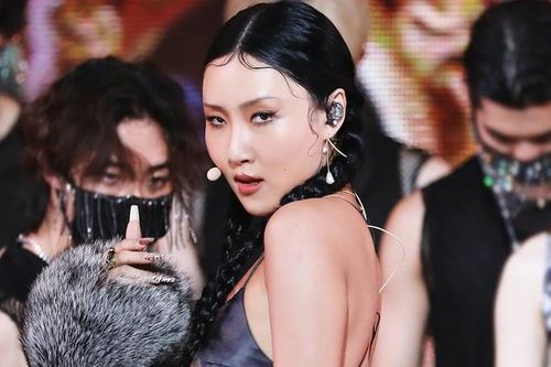 Hwasa hẹn hò doanh nhân hơn 12 tuổi, chủ động theo đuổi đàng trai quyết liệt