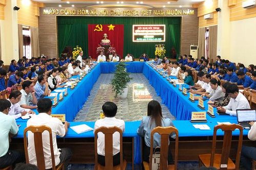 Chủ tịch UBND huyện An Phú đối thoại với đoàn viên, thanh niên