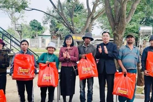 Vì bình yên buôn làng - Kỳ 4: 'Gốc có vững, cây mới bền'