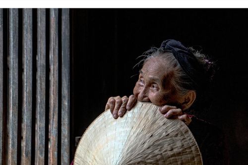 Nghiêng mình theo đất