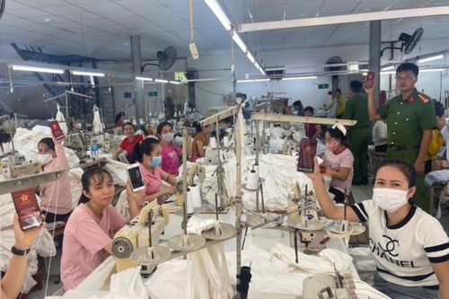 Dồn sức cho Đề án 06 Kỳ 2: 'Chân đi, miệng nói, tay làm'