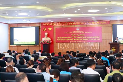250 đại biểu được tập huấn lấy ý kiến sự hài lòng của người dân về kết quả xây dựng nông thôn mới