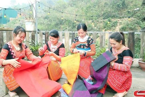 Giữ gìn, phát huy bản sắc văn hóa dân tộc