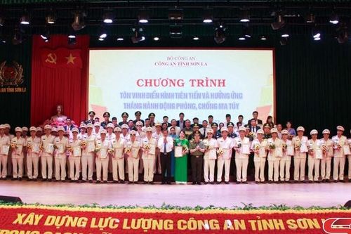 Tôn vinh 75 tập thể, cá nhân điển hình tiên tiến trong phòng, chống ma túy