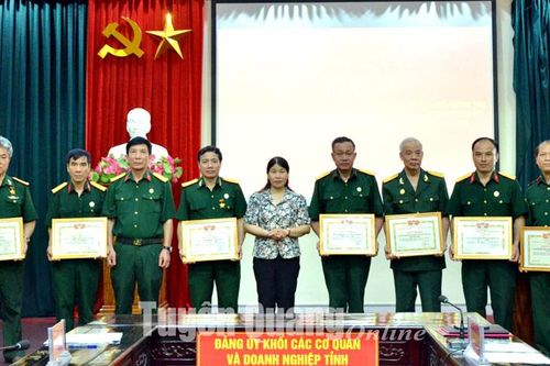 11 tập thể, cá nhân được khen thưởng trong thực hiện Nghị quyết số 02 và Nghị quyết số 03 của Hội CCB tỉnh