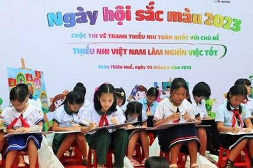 'Ngày hội sắc màu' thu hút 500 em học sinh tham gia