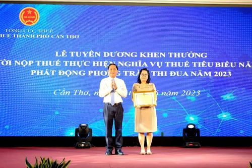 EVNGENCO2 nhận bằng khen về công tác nộp thuế