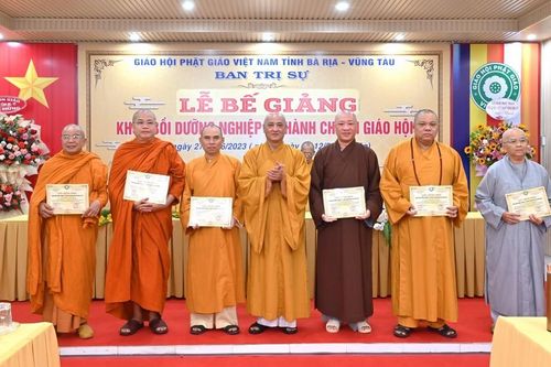 BR-VT: Bế mạc, trao Giấy chứng nhận khóa bồi dưỡng hành chính Giáo hội