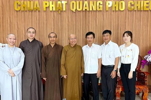 Kiên Giang: Lãnh đạo Ban Tôn giáo tỉnh thăm Tăng Ni sinh trường hạ chùa Phật Quang Phổ Chiếu