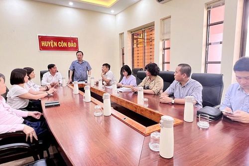 Đoàn công tác của Báo Xây dựng làm việc tại huyện Côn Đảo