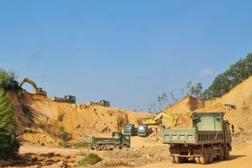 Thanh Hóa: Nhiều doanh nghiệp trúng đấu giá khai thác loạt mỏ đất, đá