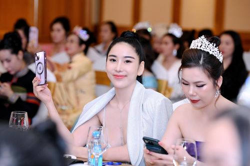 Hoa hậu Trịnh Thanh Hồng khoe sắc vóc gợi cảm tại sự kiện