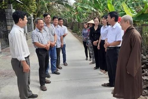 Tăng ni, phật tử ở Cầu Kè đồng hành đổi mới bộ mặt vùng nông thôn