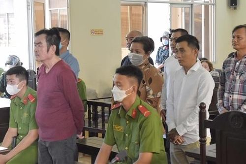 10 năm tù cho 'trùm giang hồ' đâm chủ quán karaoke nguy kịch
