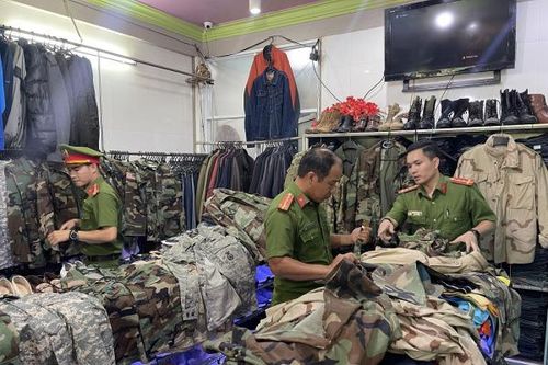 Phát hiện lượng lớn quân phục nước ngoài nhập lậu