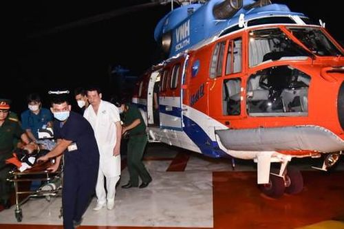 Điều trực thăng cấp cứu ngư dân bị đột quỵ não từ Trường Sa về đất liền