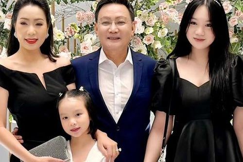 Con gái học ngành hàng không của Trịnh Kim Chi